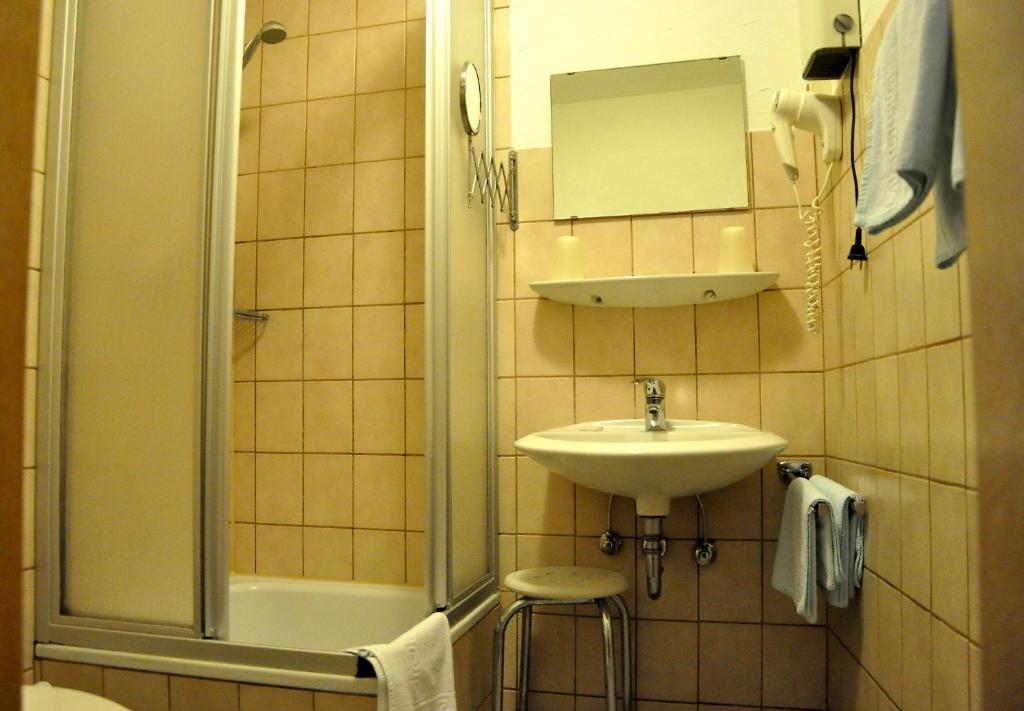 Hotel Rheinstein Rüdesheim am Rhein Zimmer foto